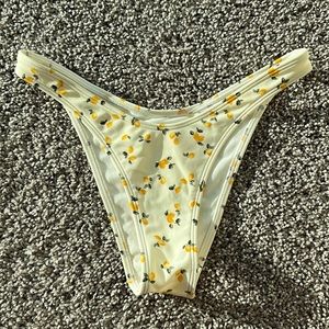 Highcut cheeky bikini bottom